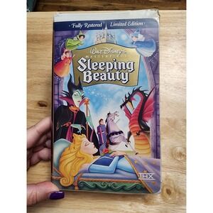 Walt Disney Masterpiece Sleeping Beauty VHS video‎ Cassette Movie Clamshell